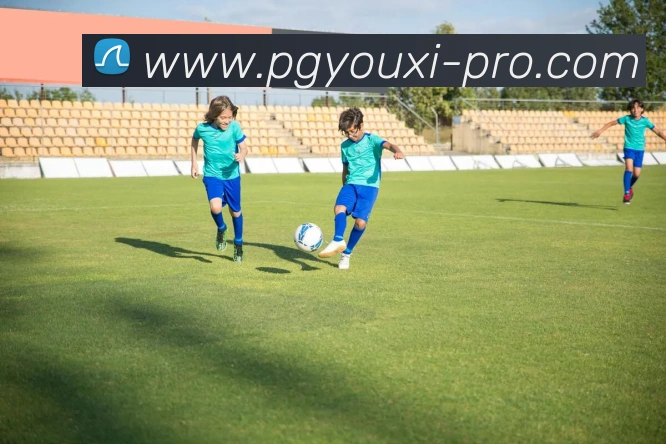 从赛前仪式看团队化学反应肯纳德与詹姆斯湖人互动引热议